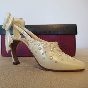 Just the Right Shoe by Raine "Forever Yours"